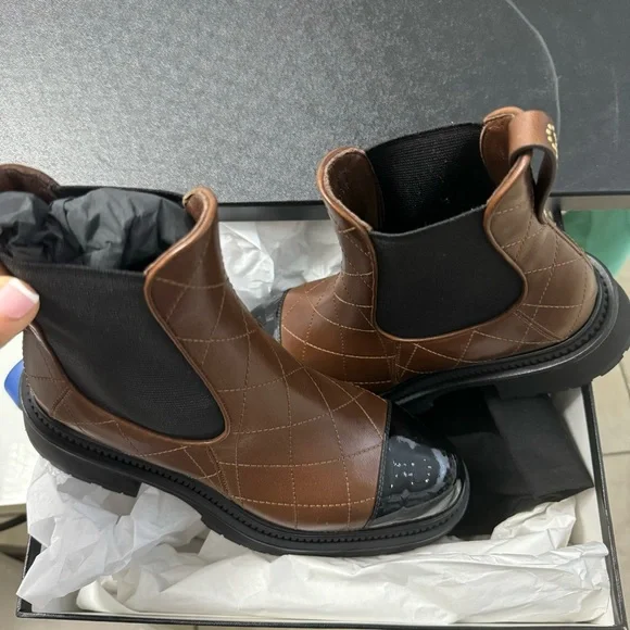 Chanel ankle boots NWT stylish color and shiny fronts - Picture 8 of 14